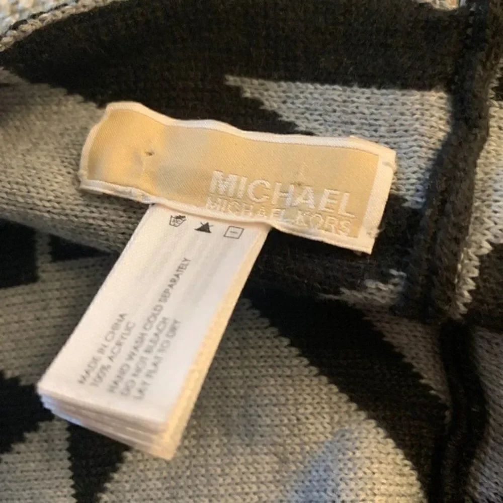 Michael Kors Infinity Signature Scarf - Picture 4 of 5